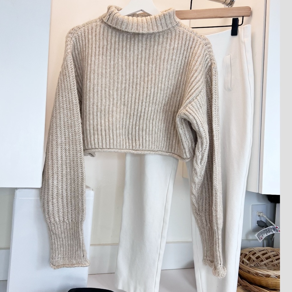 Top shop cropped turtleneck Sweater Sz 4-6